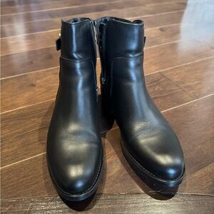 La CANADIENNE Black Ankle Boots